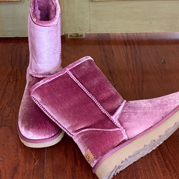 NIB UGGs classic short II velvet boots - Picture 4 of 13